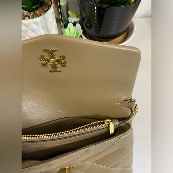 ππ TORY BURCH Kira Chevron Chain Wallet - Picture 11 of 13